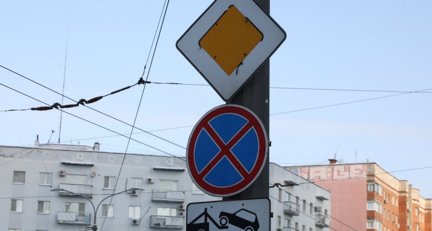 С 15 апреля в Рязани запретят парковку на улице Кальной из-за вывоза мусора