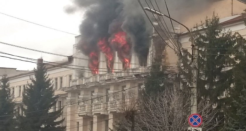 Центр Рязани 1 апреля перегородили из-за пожара на Каширина