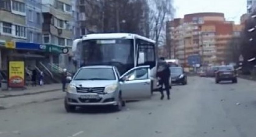 В Канищеве на видео сняли конфликт между водителями