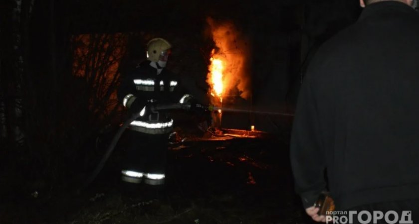 В Рязанской области из-за ночного пожара в многоэтажке пострадал человек