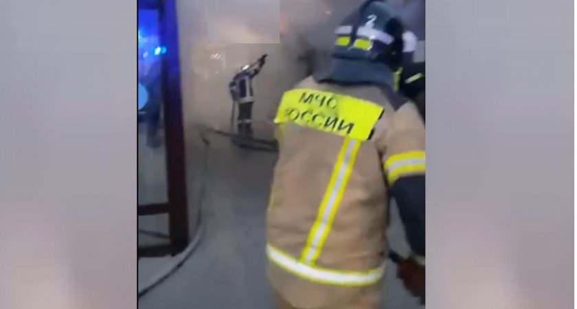 В Рязани пожар в двух торговых павильонах попал на видео