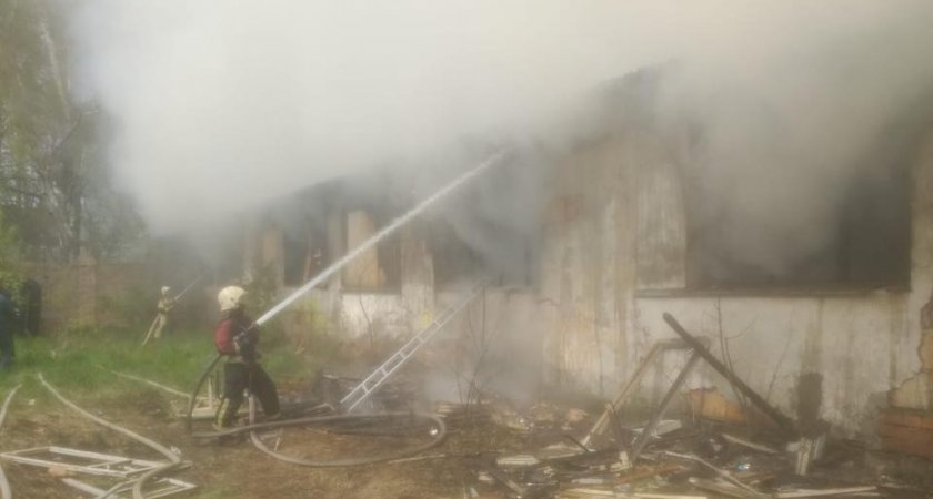 В Рязани 11 мая загорелось нежилое здание на улице Керамзавода