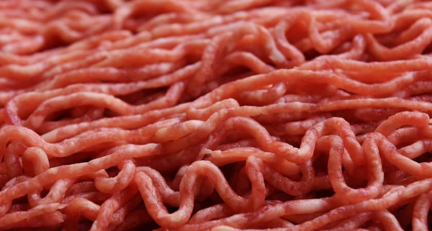 В Рязанской области предприятие выдавало свиное мясо за говяжье