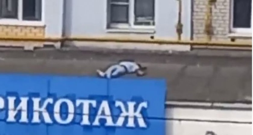 В Рязани на улице Новоселов вечером 1 июля мужчина выпал из окна