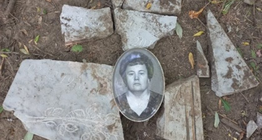 В Рязани вандалы устроили погром на кладбище