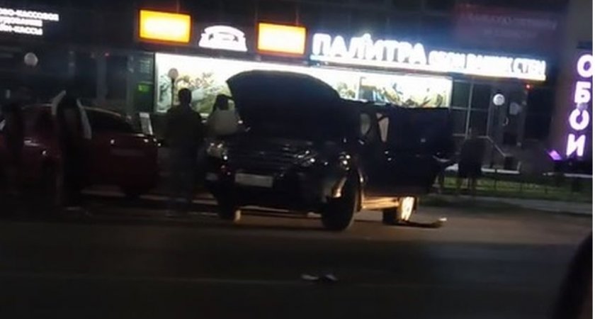 В Рязани ночью водитель Toyota Land Cruiser устроил массовое ДТП на улице Есенина
