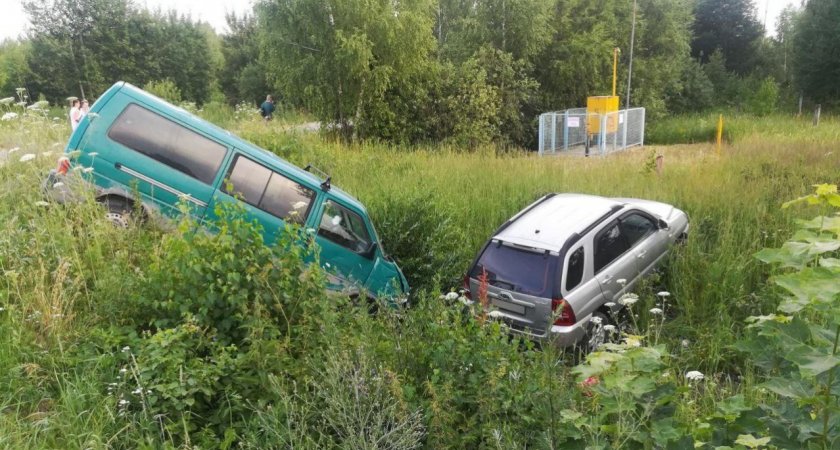 В ДТП с микроавтобусом и KIA в Касимовском районе пострадали два человека