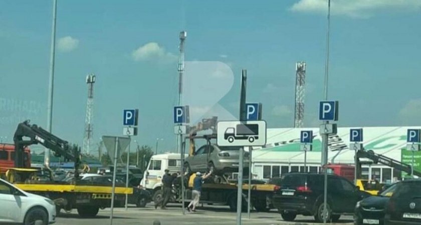 В Рязани у «Леруа Мерлен» массово эвакуировали автомобили