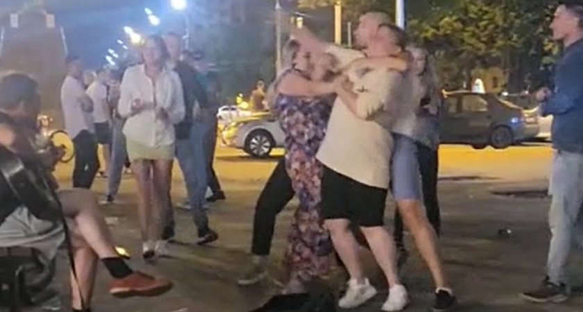 Ночью на Почтовой улице в Рязани 9 июля подрались девушки