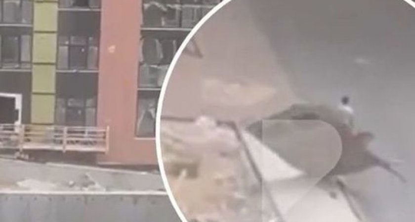 Мужчину с ребёнком ударил металлический щит во время урагана в Рязани