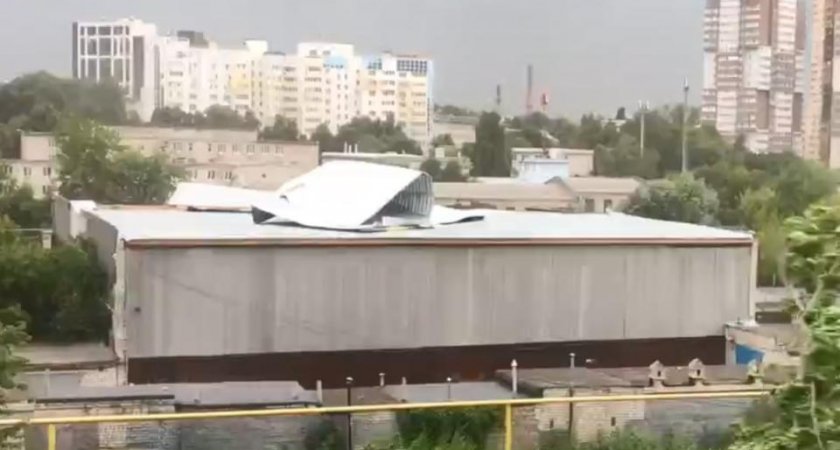 Ветер сдул крышу со здания рязанского Водоканала