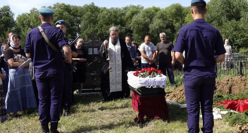 Опубликованы фото с похорон погибшего в Украине рязанского гранатометчика Сергея Курганова