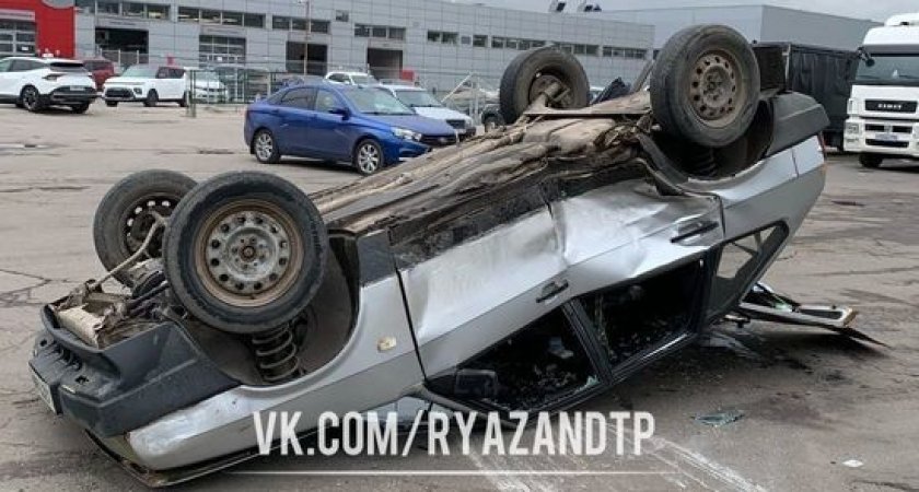 Полиция прокомментировала ДТП с перевернувшимся ВАЗ-2109 на Куйбышевском шоссе