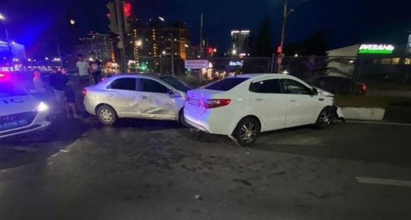 Полиция ищет очевидцев ДТП на Московском шоссе с четырьмя пострадавшими 