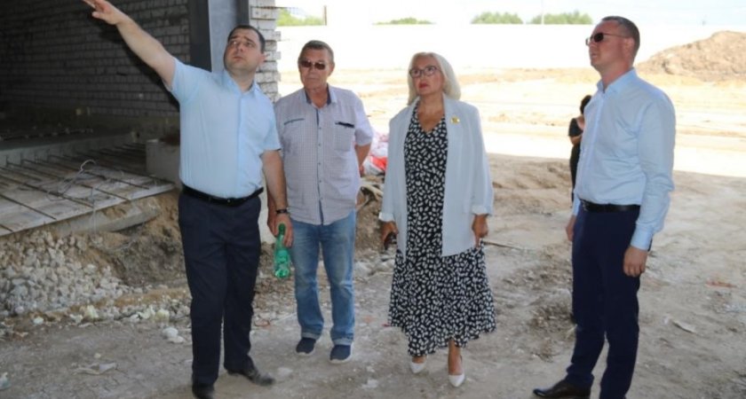 Панфилова проверила ход строительства школы в Кальном