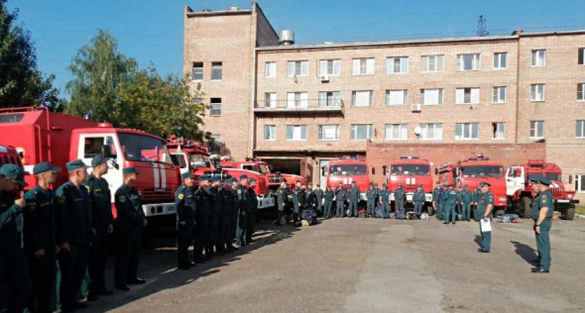 Собянин отправил 240 пожарных и 3 вертолета в Рязанскую область из-за жалоб на запах гари