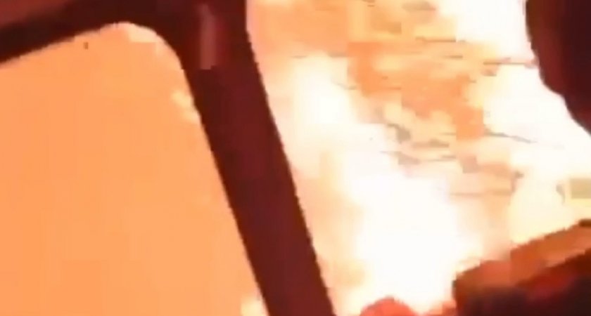 Машина МЧС попала в огненную ловушку на месте лесного пожара под Рязанью