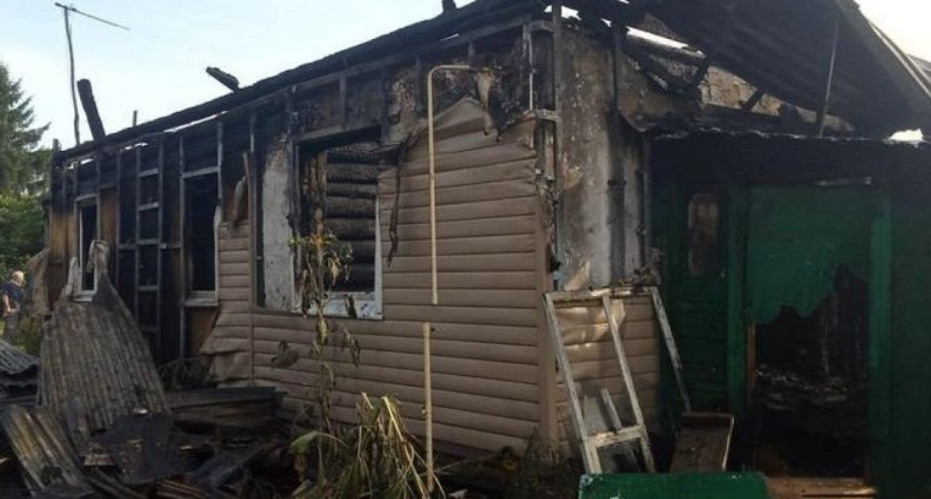 Из-за пожара в Рыбновском районе пожилая пара осталась без дома