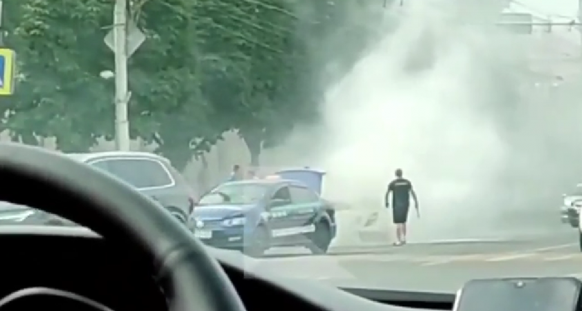 На Первомайском проспекте в Рязани сгорел автомобиль