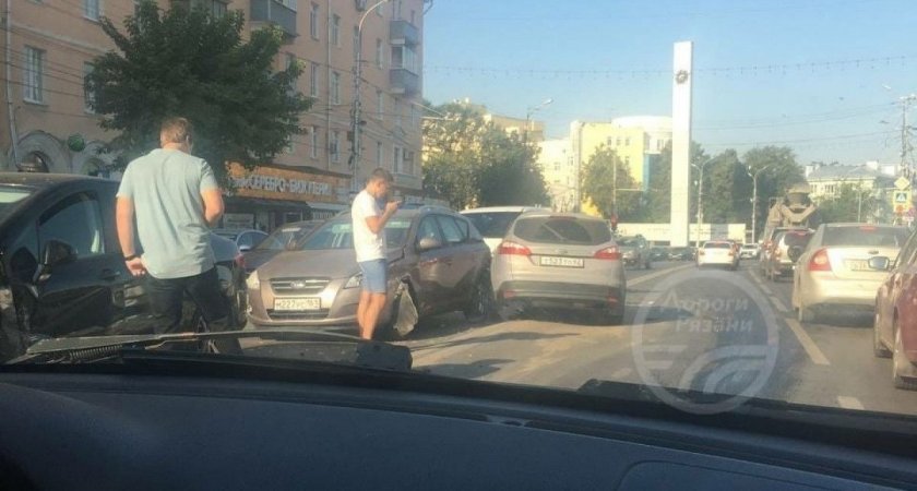 25 августа в центре Рязани в ДТП попали пять автомобилей