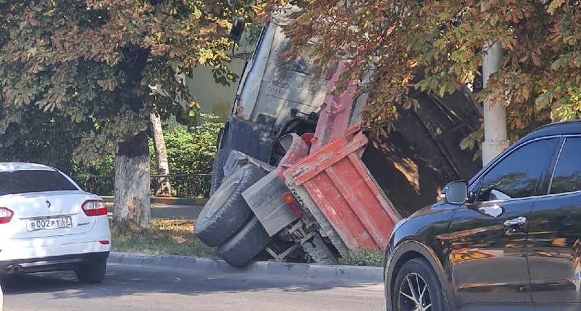 В Канищево 26 августа перевернулся грузовой автомобиль