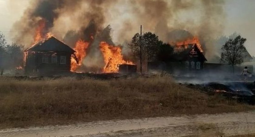 Пожар охватил 5 домов в Клепиковском районе Рязанской области