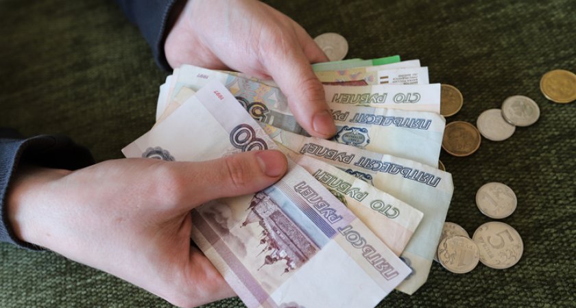 Решение принято. За стаж более 20 лет начнут переводить по 10 000 рублей с 2 сентября