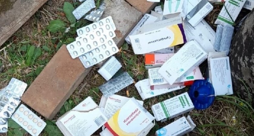 В Рязани обнаружили детей, которые ели выброшенные таблетки