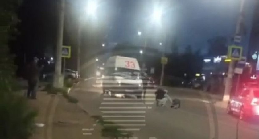 В Рязани на улице Мервинской водитель микроавтобуса сшиб 40-летнего пешехода
