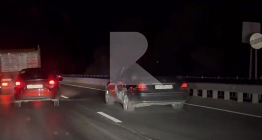На выезде из Рязани в ДТП попали грузовик и легковушка