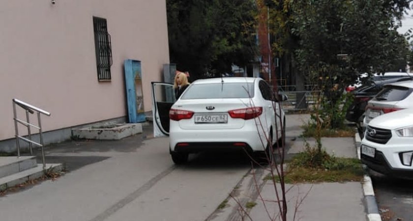 Рязанцы пожаловались на катающуюся по тротуарам Kia