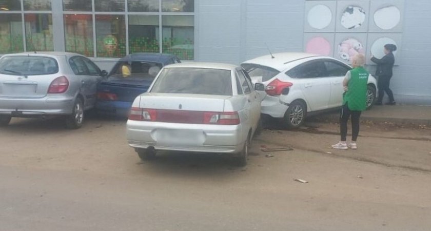 В Сараях пьяный водитель протаранил три авто