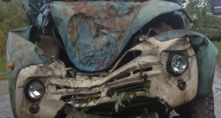 Водитель ЗИЛ-130 и пассажир пострадали в ДТП в Сараевском районе 