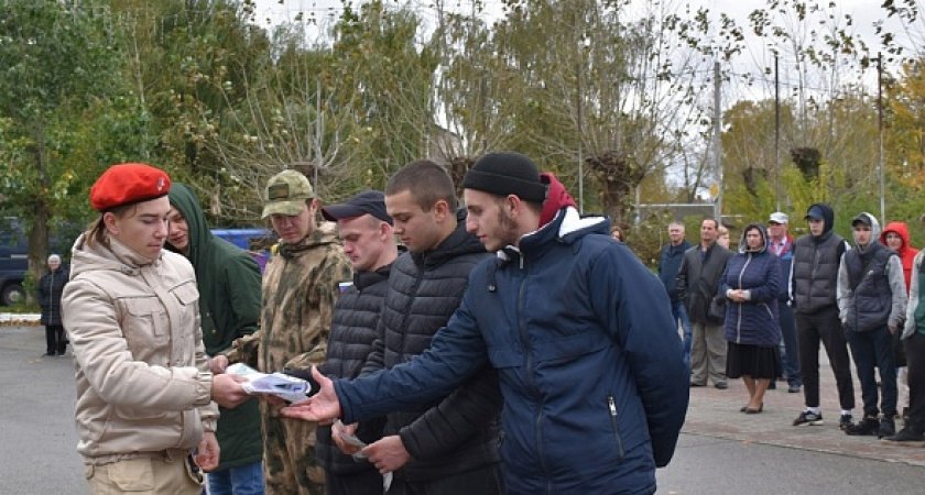 В день отправки 6 мобилизованных в Спасском районе прошел митинг