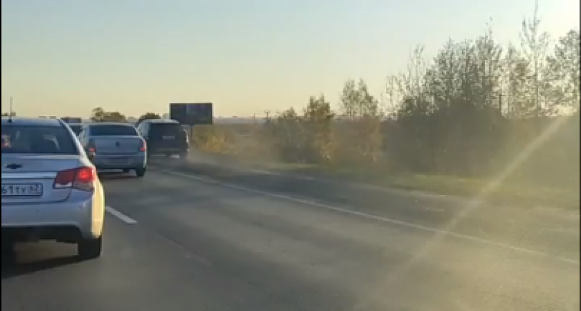 На выезде из рязанского посёлка Солотча в пробке подрались водители