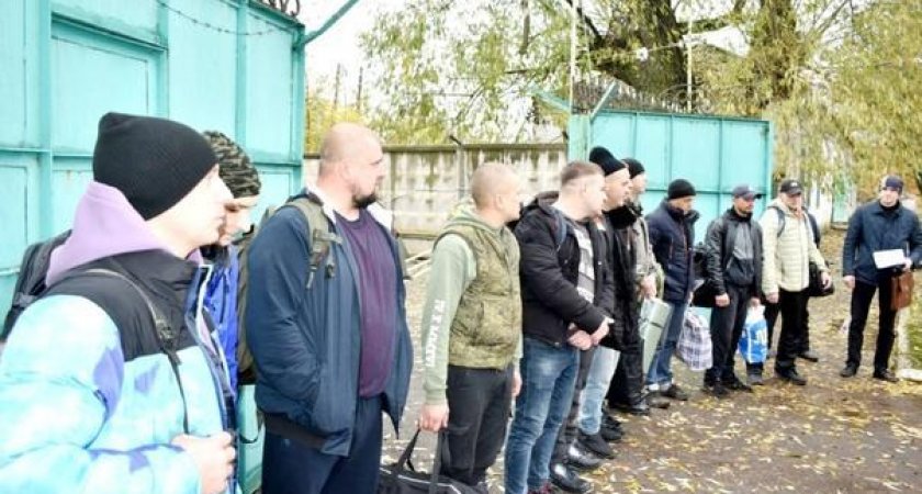 В Пронском районе Рязанской области проводили очередную группу мобилизованных