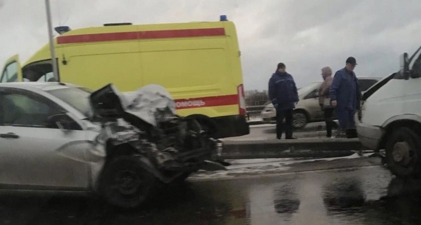 В массовом ДТП на Северной окружной пострадали два водителя