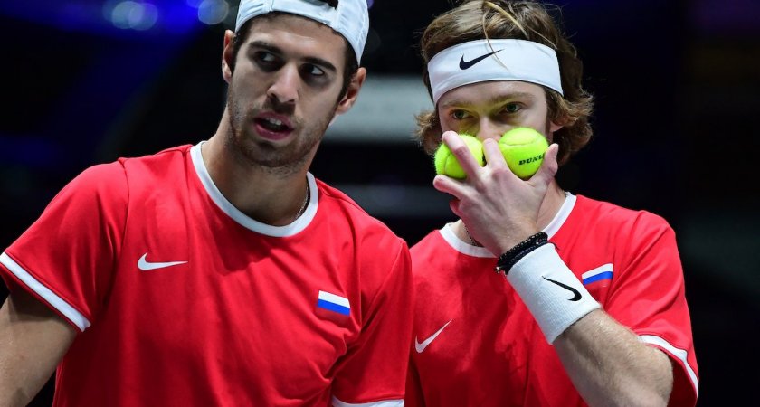 Два российских теннисиста пробились в 1/8 финала турнира в Париже 
