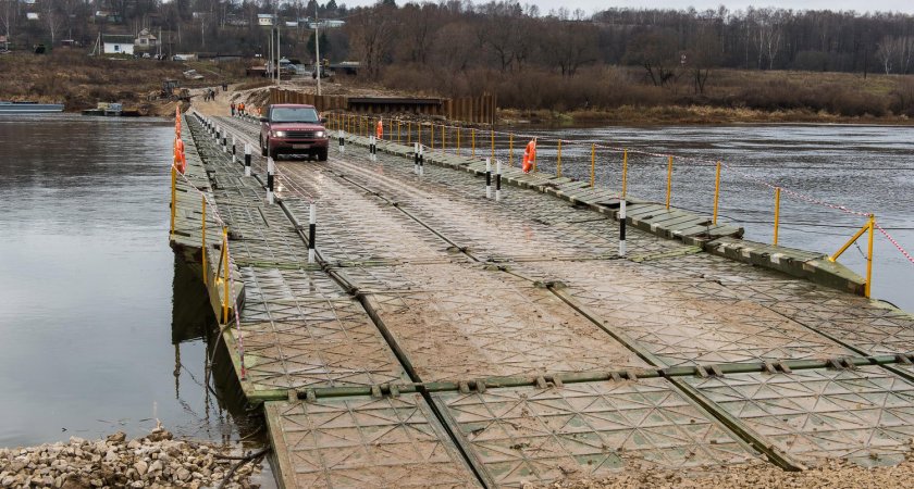 В Спасском районе перекрыли движение на наплавном мосту через Оку из-за непогоды