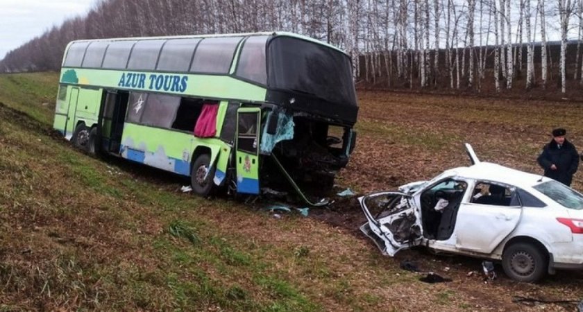 Под Рязанью в ДТП с автобусом и Ford погибла чеченская семья