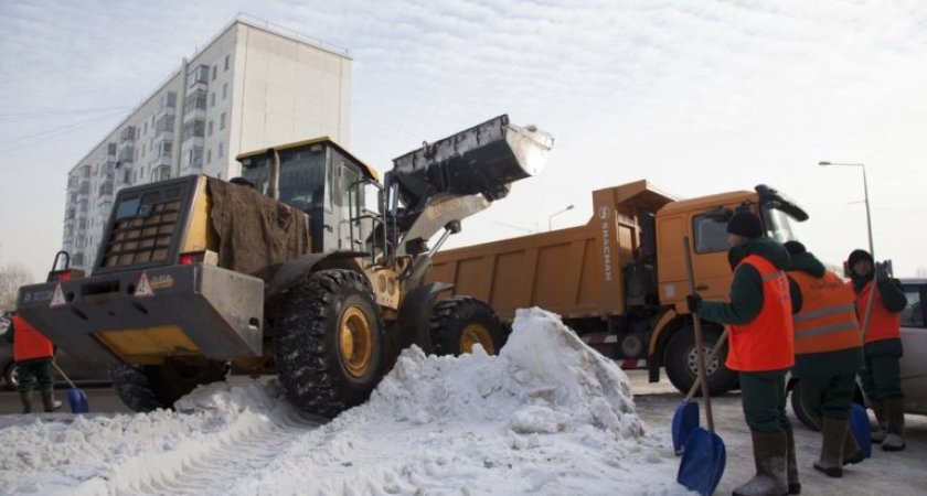 За день в Рязани обнаружили 35 нарушений в уборке дворов от снега