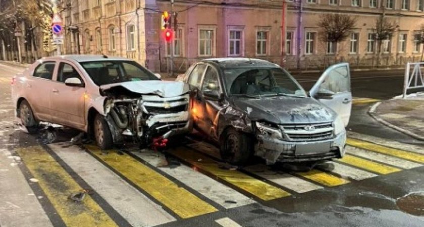 В Рязани в ДТП с Chevrolet и Lada пострадали два человека