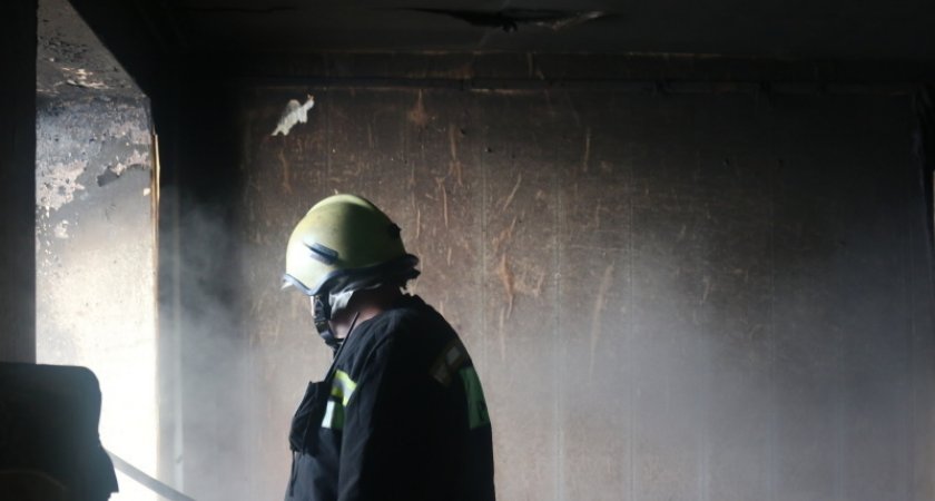 В Рязани ночью 23 ноября при пожаре в пятиэтажке пострадали два человека