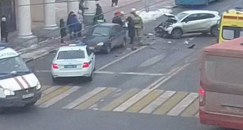 Днем 26 ноября в Рязани на перекрестке произошла массовая авария