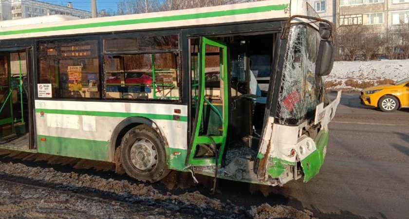 В Канищеве случилось ДТП с автобусом № 17