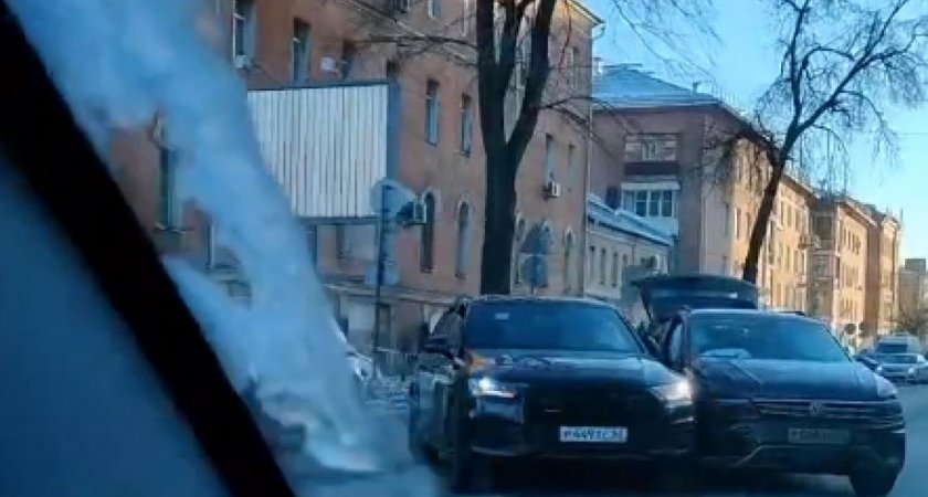 В Рязани на улице Каширина произошло ДТП с двумя легковушками