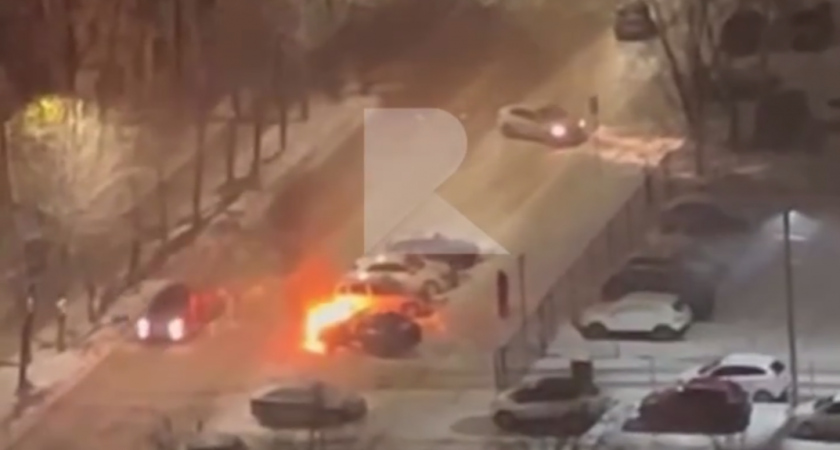 В МЧС прокомментировали возгорание автомобиля на улице Тимуровцев