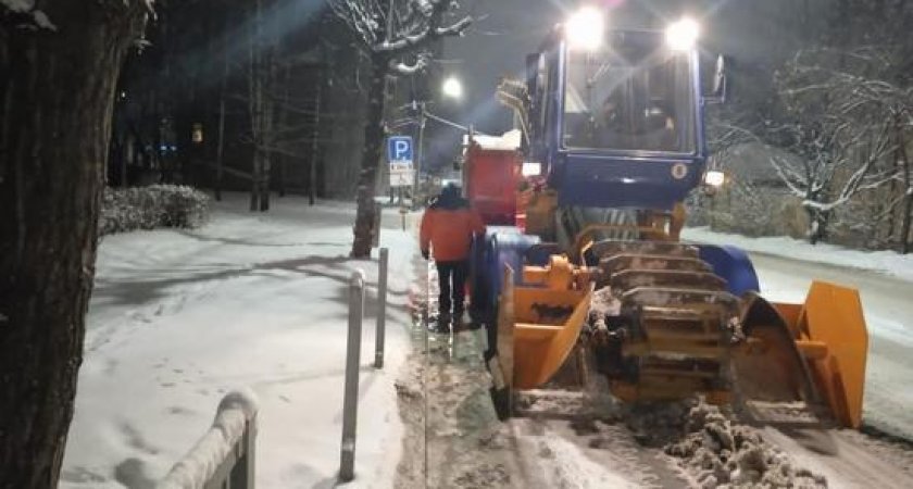 В ночь на 14 декабря с улиц Рязани вывезли более 300 кубометров снега
