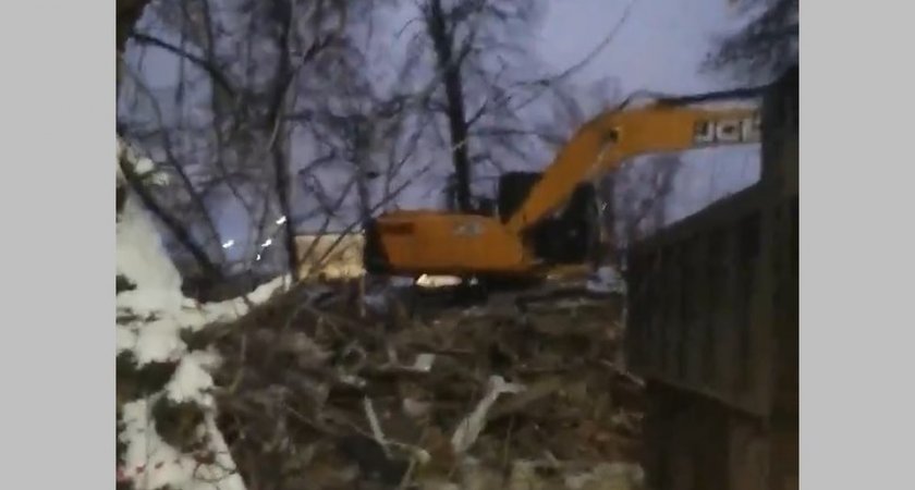На площади Соборной в Рязани разрушили дом, в котором все еще прописаны люди