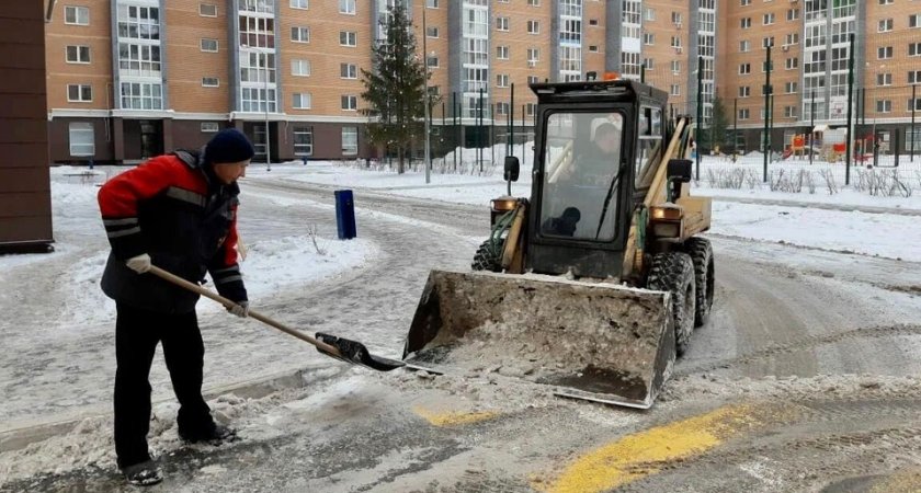 Мэрия Рязани сообщила телефоны для жалоб на некачественную уборку снега во дворах